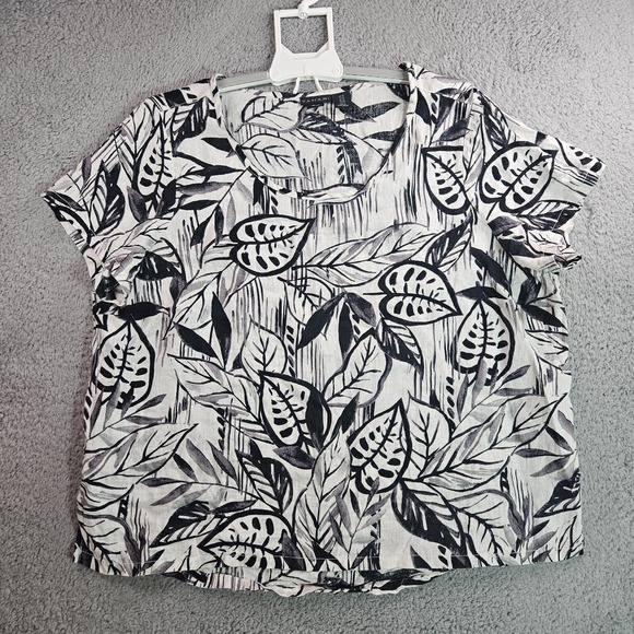 Tahari Tops - Tahari Top Blouse Women‎ Size 1X 100% Linen Short Sleeve Leaf Print White Black